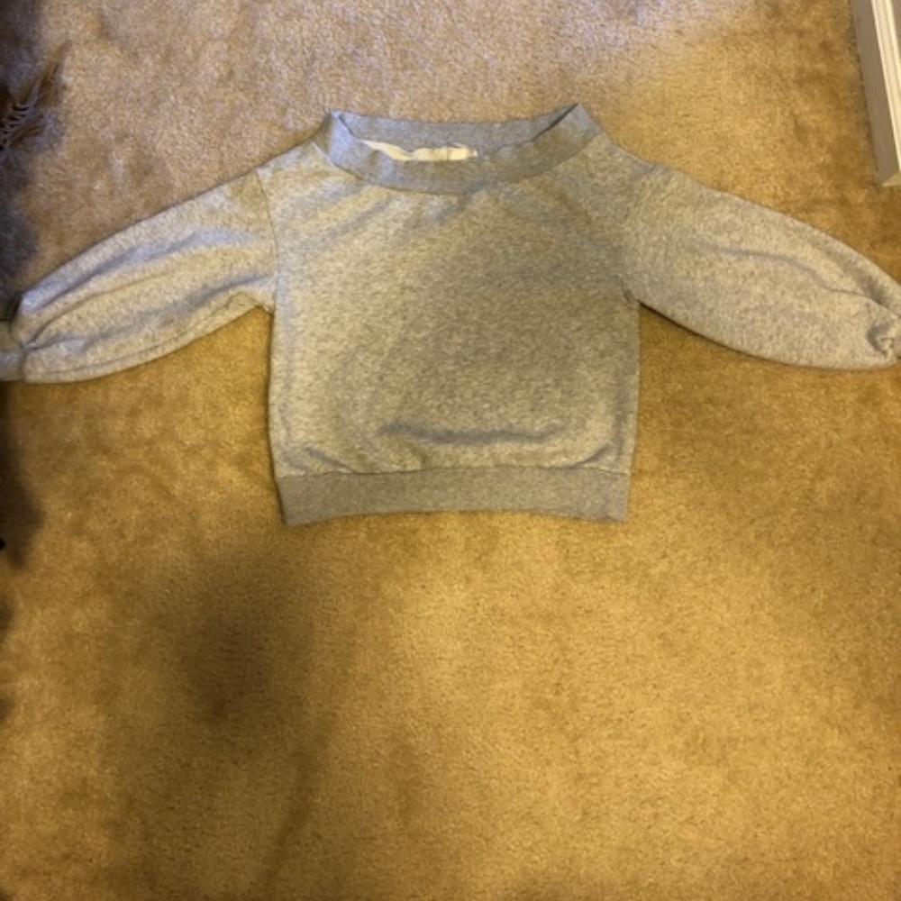 Worn once and in H&M off shoulder sweater!!
